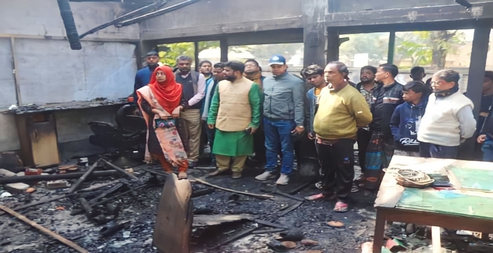 শাজাহানপুরে আগুনে পুড়ল ১৫ দোকান,পরিদর্শনে এমপি,উপজেলা চেয়ারম্যান ও ইউএনও